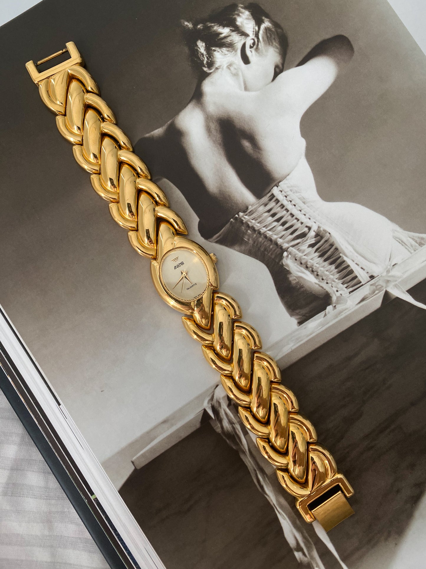 Rare Gorgeous Vintage 1980s Avenir Gold tone Ladies Watch