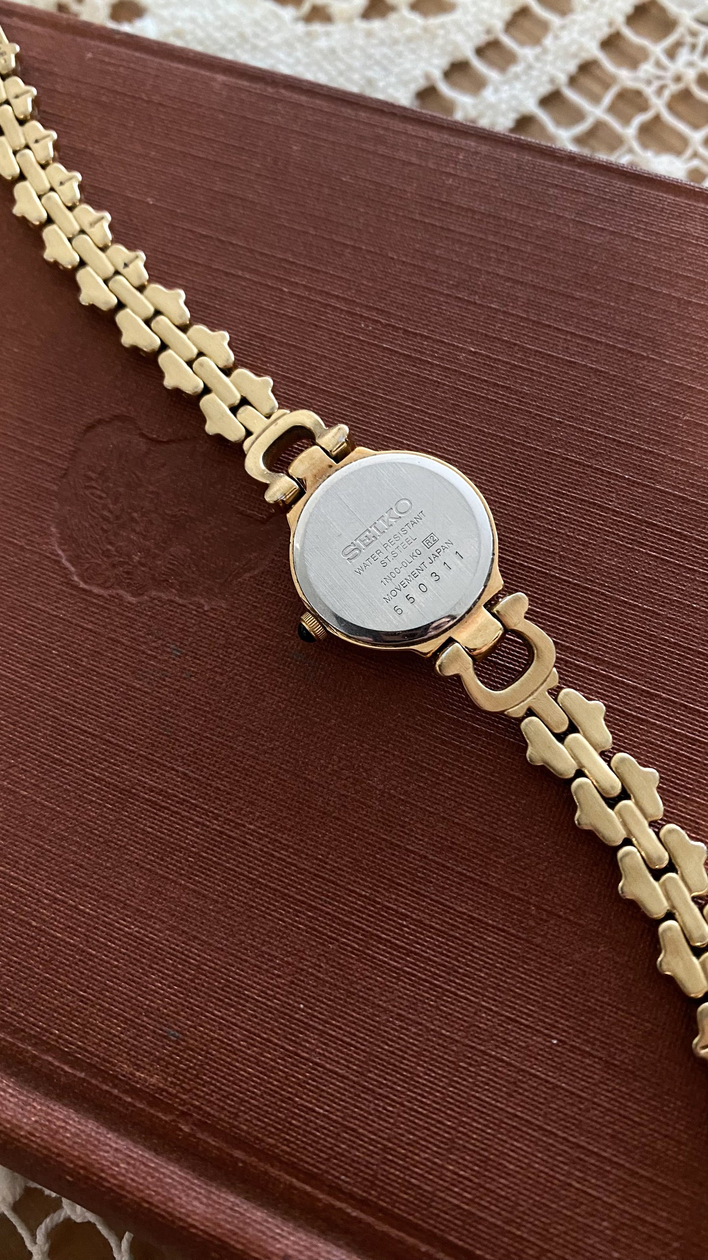 Vintage Petite Ladies Seiko Watch from the 1980s
