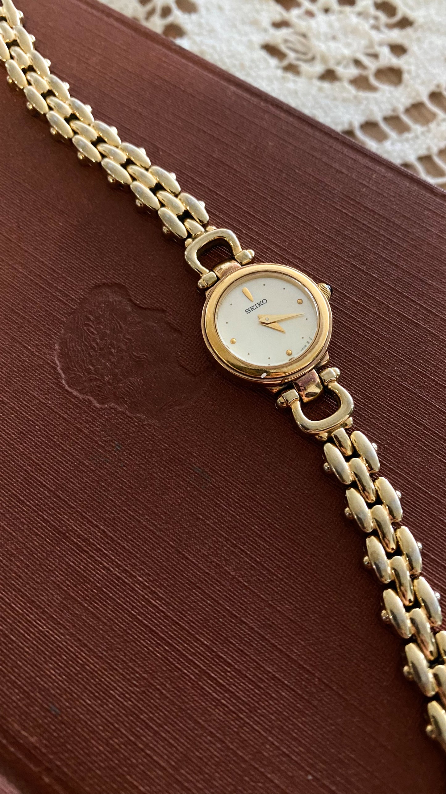 Vintage Petite Ladies Seiko Watch from the 1980s