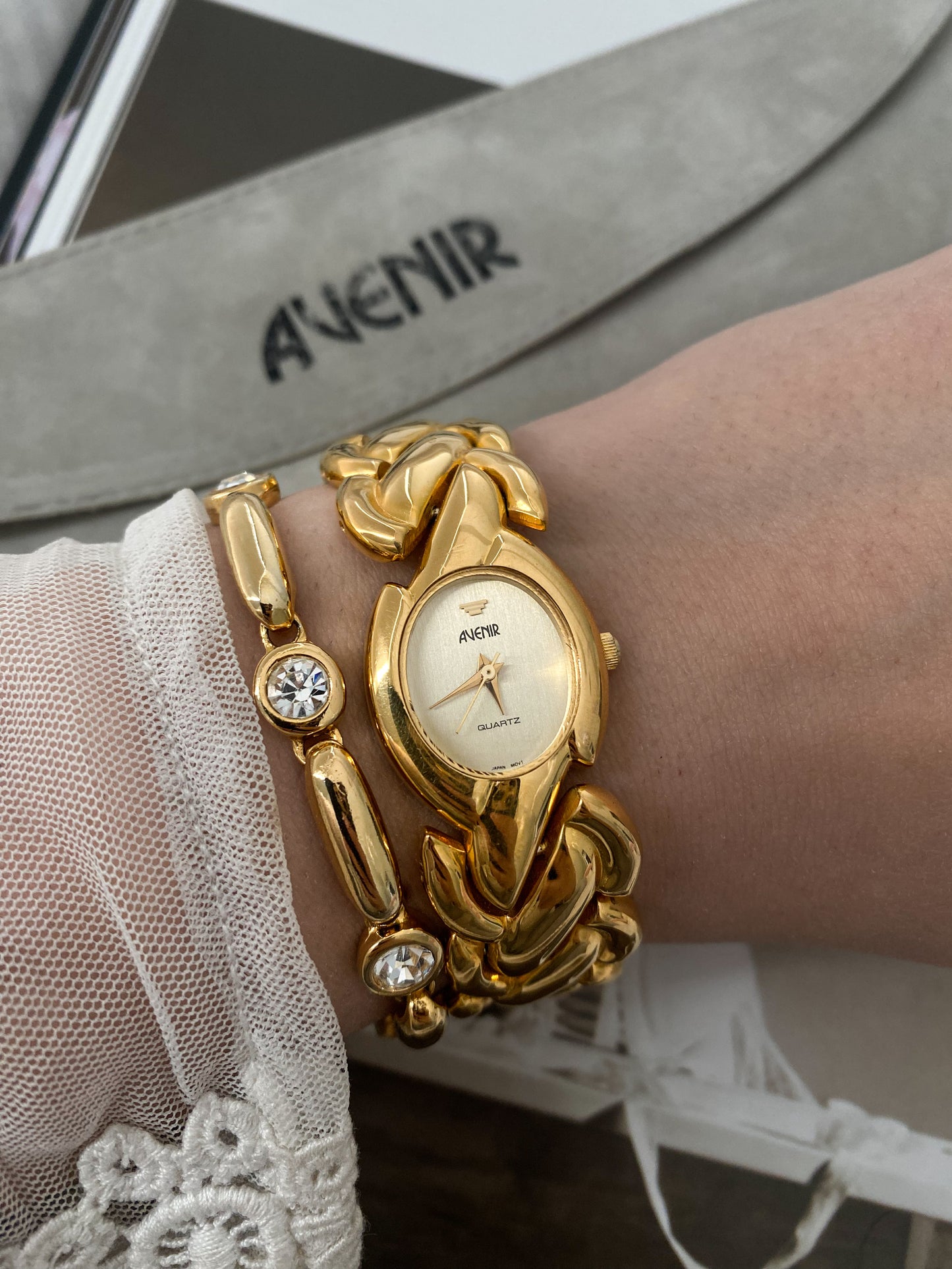 Rare Gorgeous Vintage 1980s Avenir Gold tone Ladies Watch