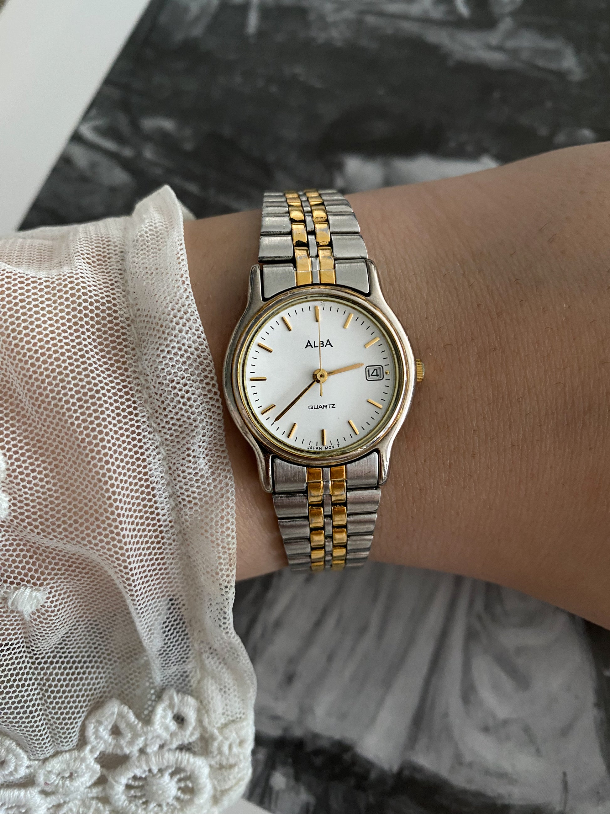 Gorgeous Simple Tow tone Vintage Alba Ladies Watch