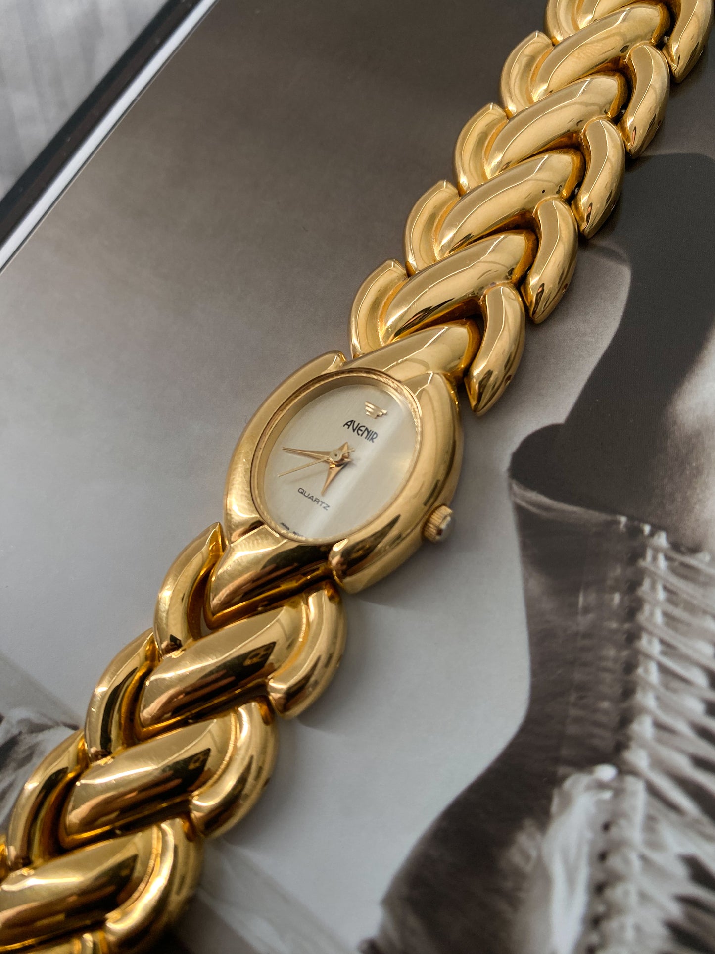 Rare Gorgeous Vintage 1980s Avenir Gold tone Ladies Watch