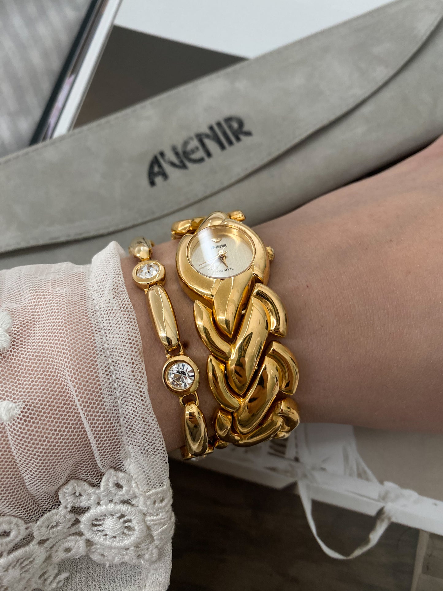 Rare Gorgeous Vintage 1980s Avenir Gold tone Ladies Watch