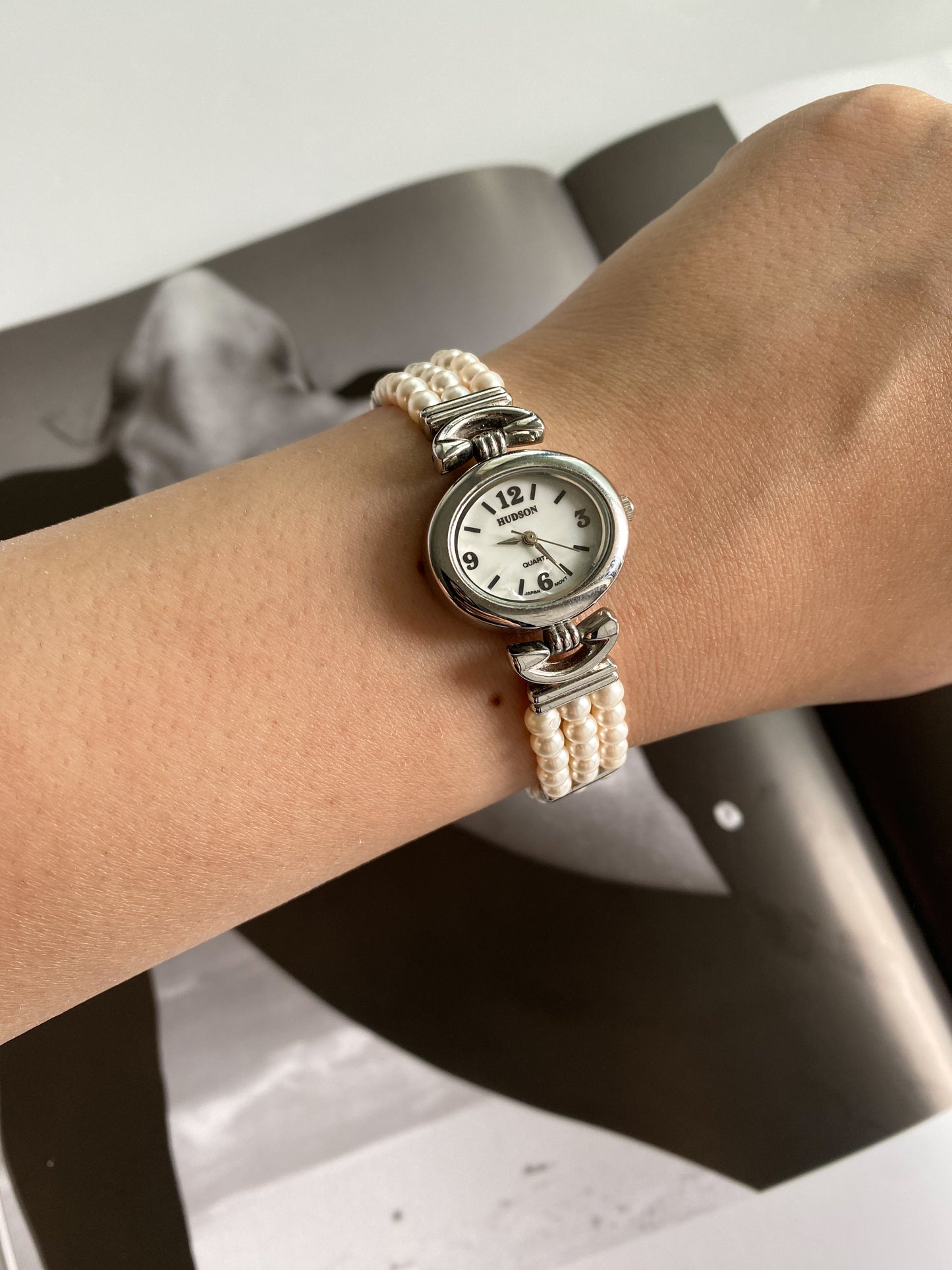 Vintage 1990s Silver tone faux pearl Hudson Watch