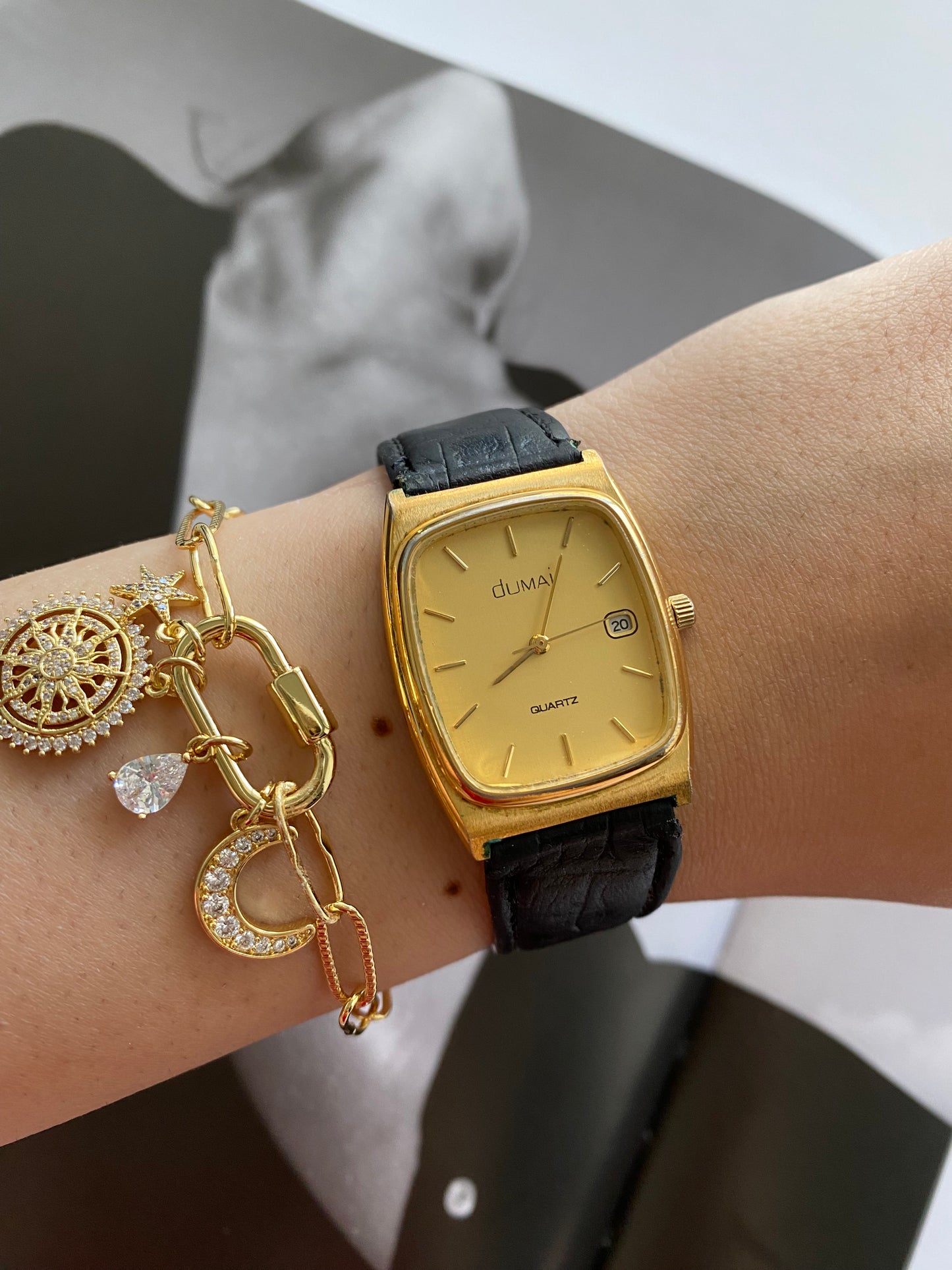 Vintage Dumai unisex Gold Watch from the 1990s