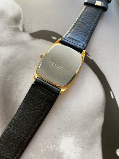 Vintage Dumai unisex Gold Watch from the 1990s