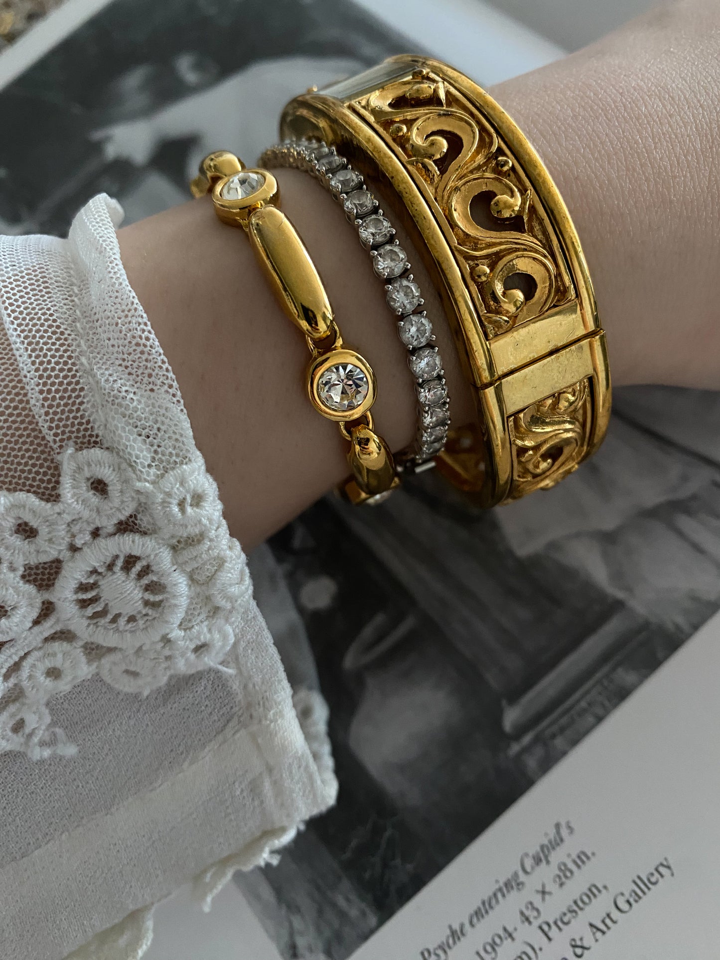 Beautiful Gold tone Vintage Filigree Bangle watch