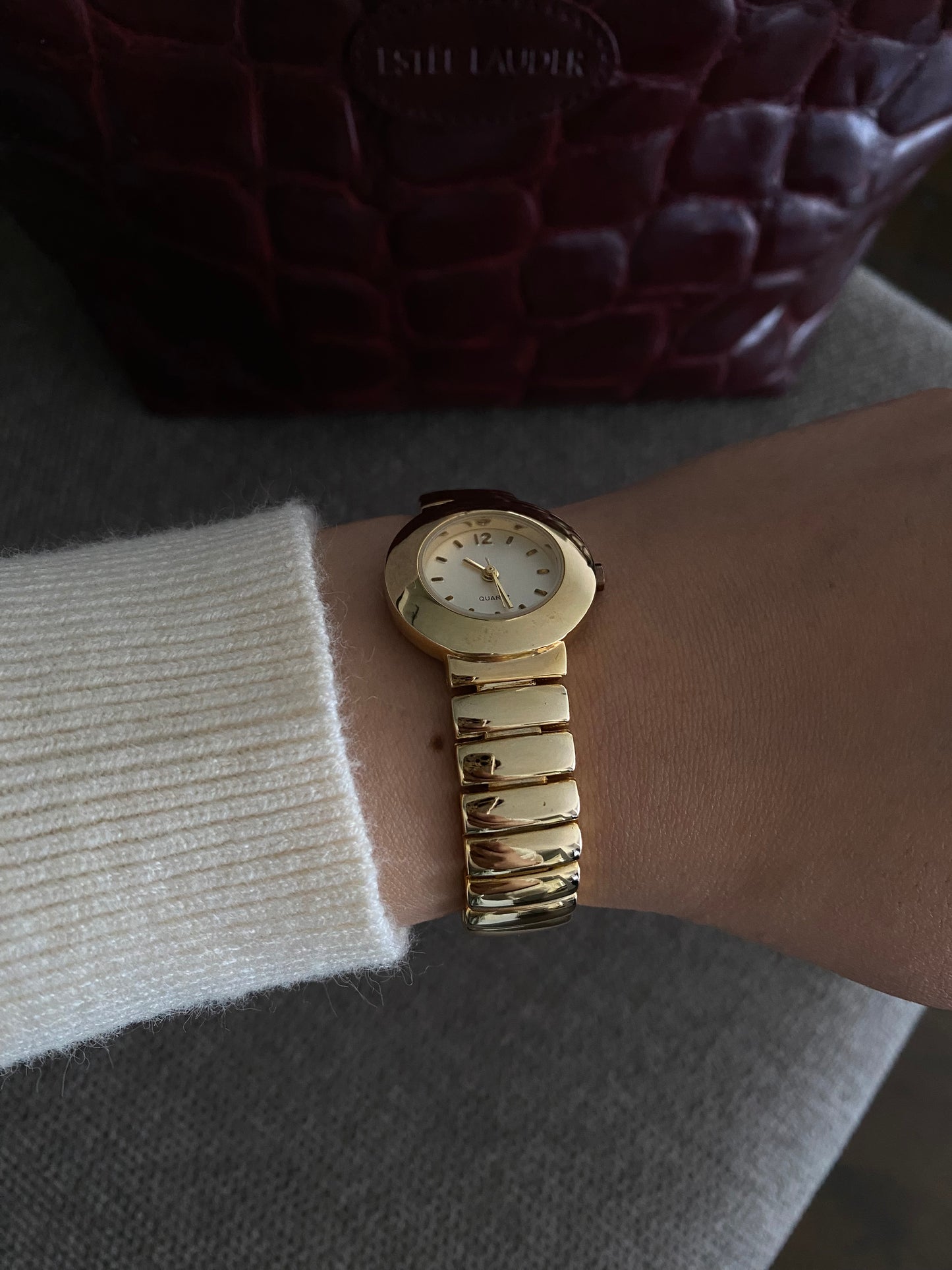 Y2K Vintage Gold-Tone Minimalist Ladies Watch