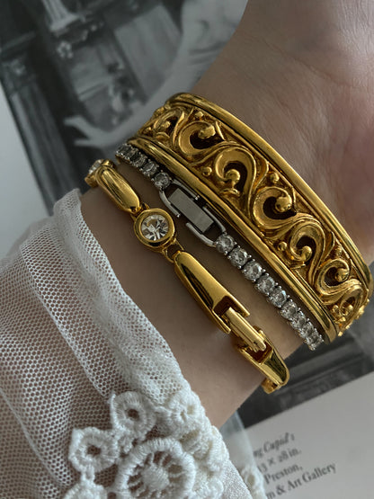 Beautiful Gold tone Vintage Filigree Bangle watch